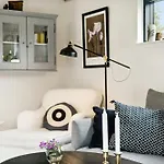 Holiday home Modern Sleek House In