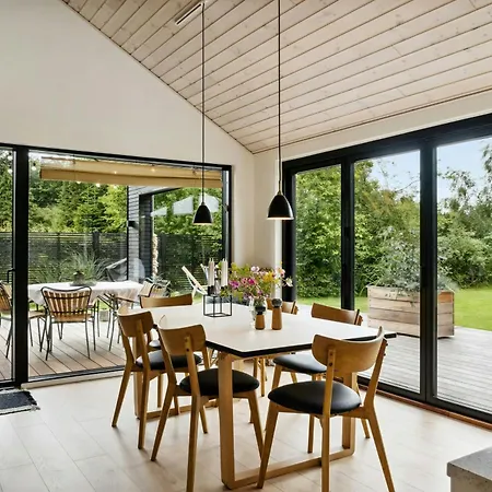 Modern Sleek House In Holiday home