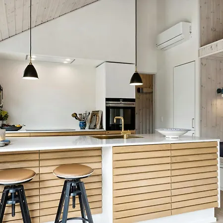 Modern Sleek House In * גסה