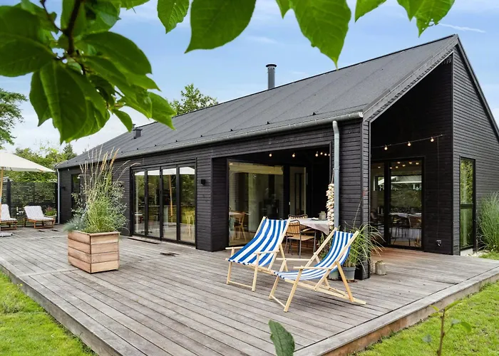 Modern Sleek House In Holiday home
