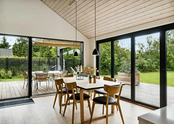 Modern Sleek House In Holiday home