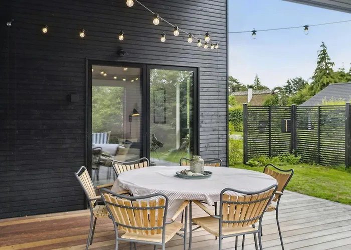 Modern Sleek House In *